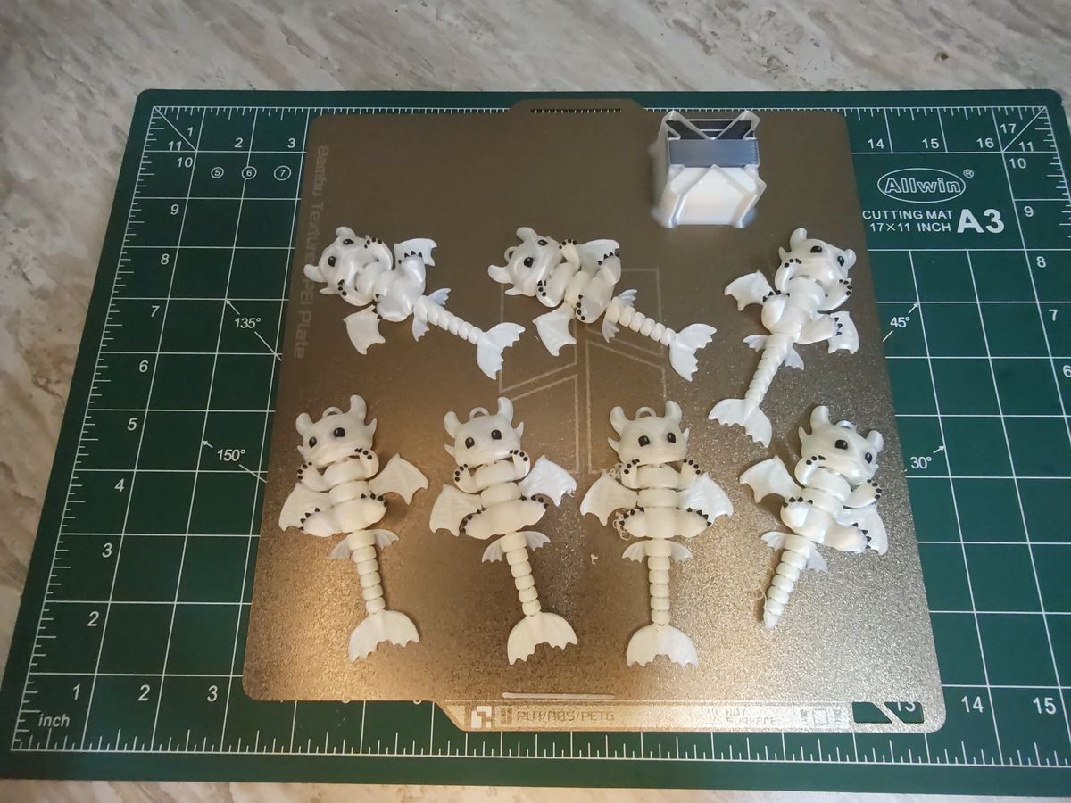 Six articulated dragons on the printer build plate